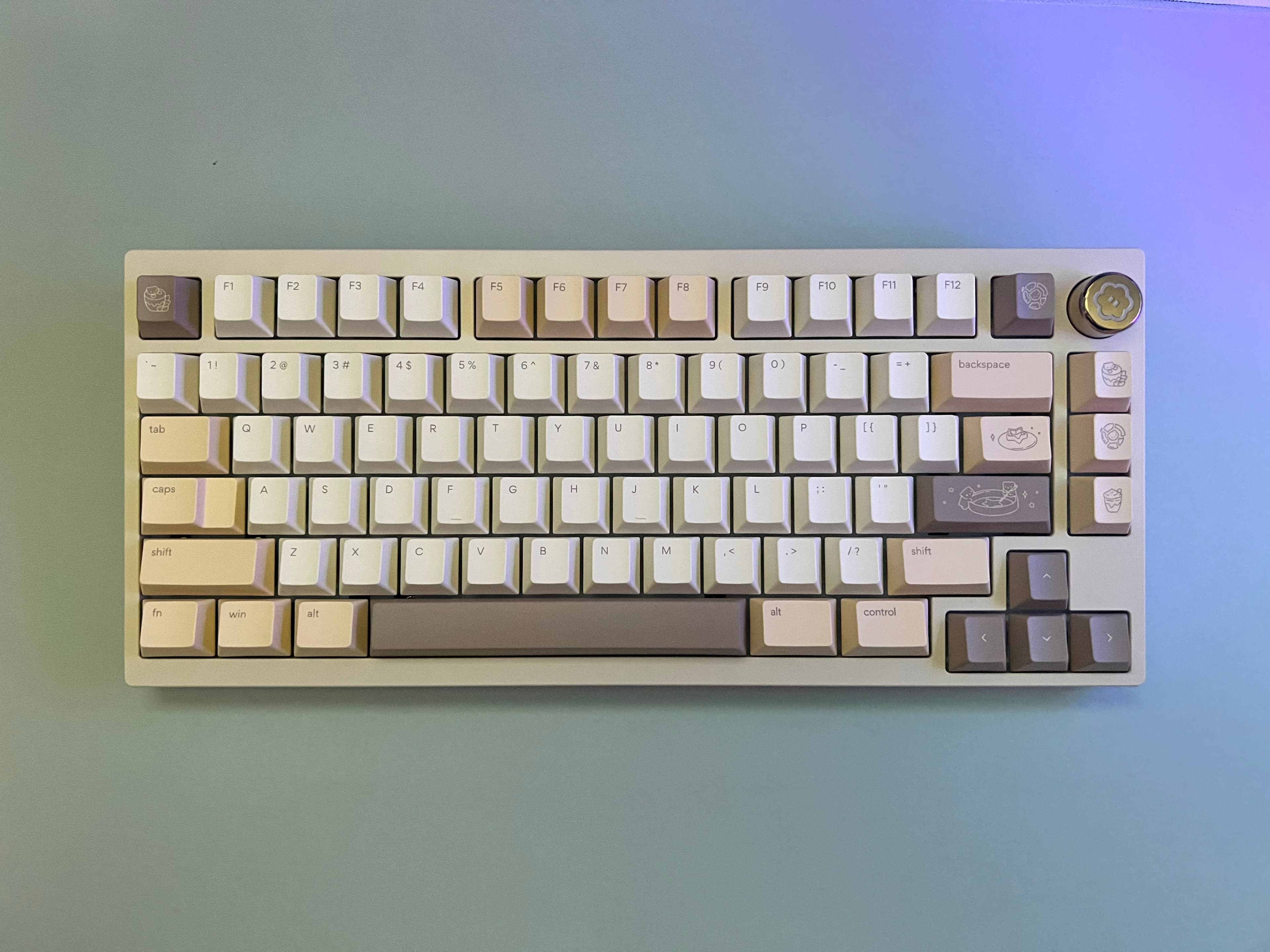 An image of one of my favorite custom built mechanical keyboard. The milky white QK75 with osume's dalgona keycap + novelty set.