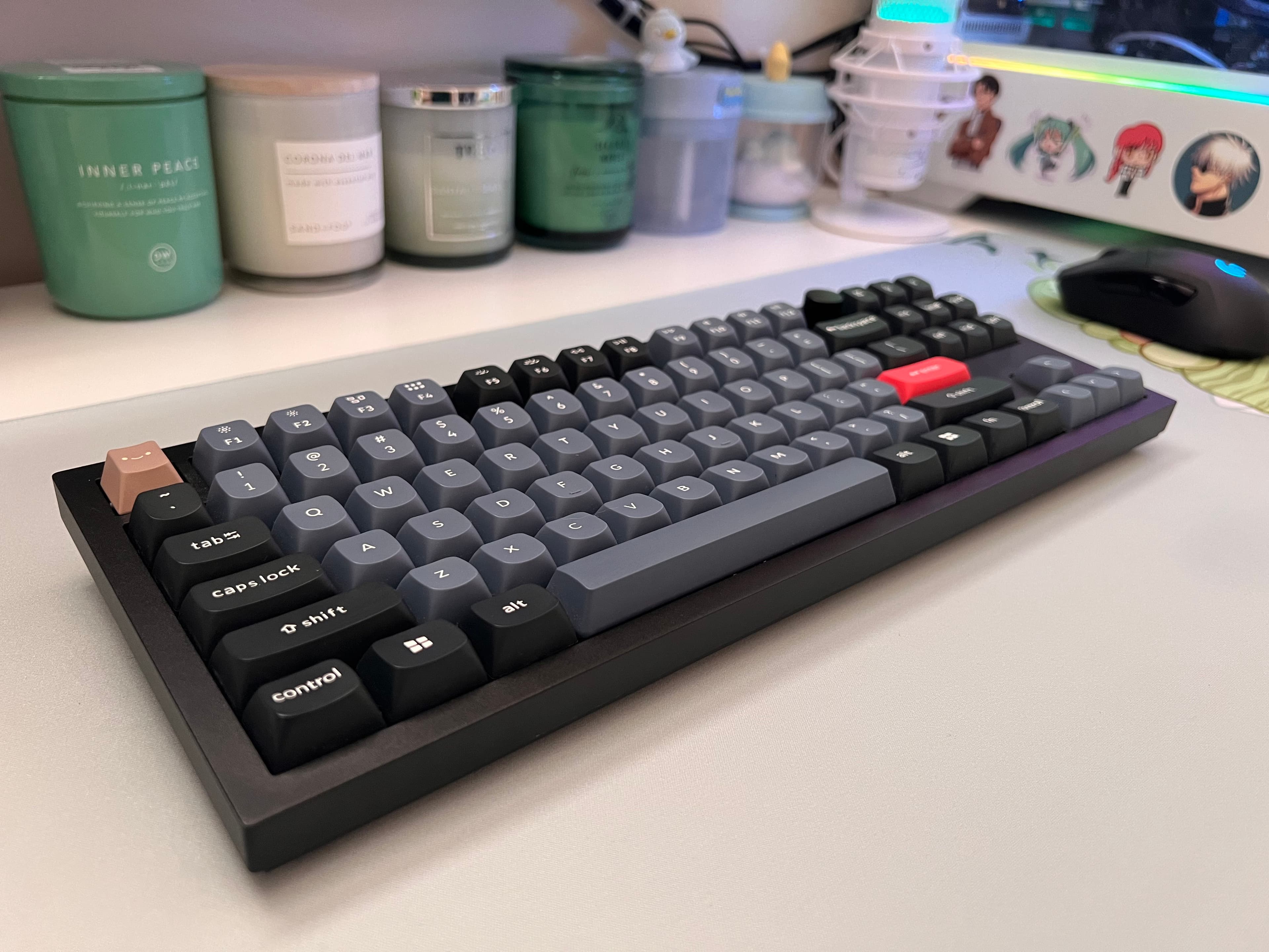 A left angle view of the Keychron Q3.