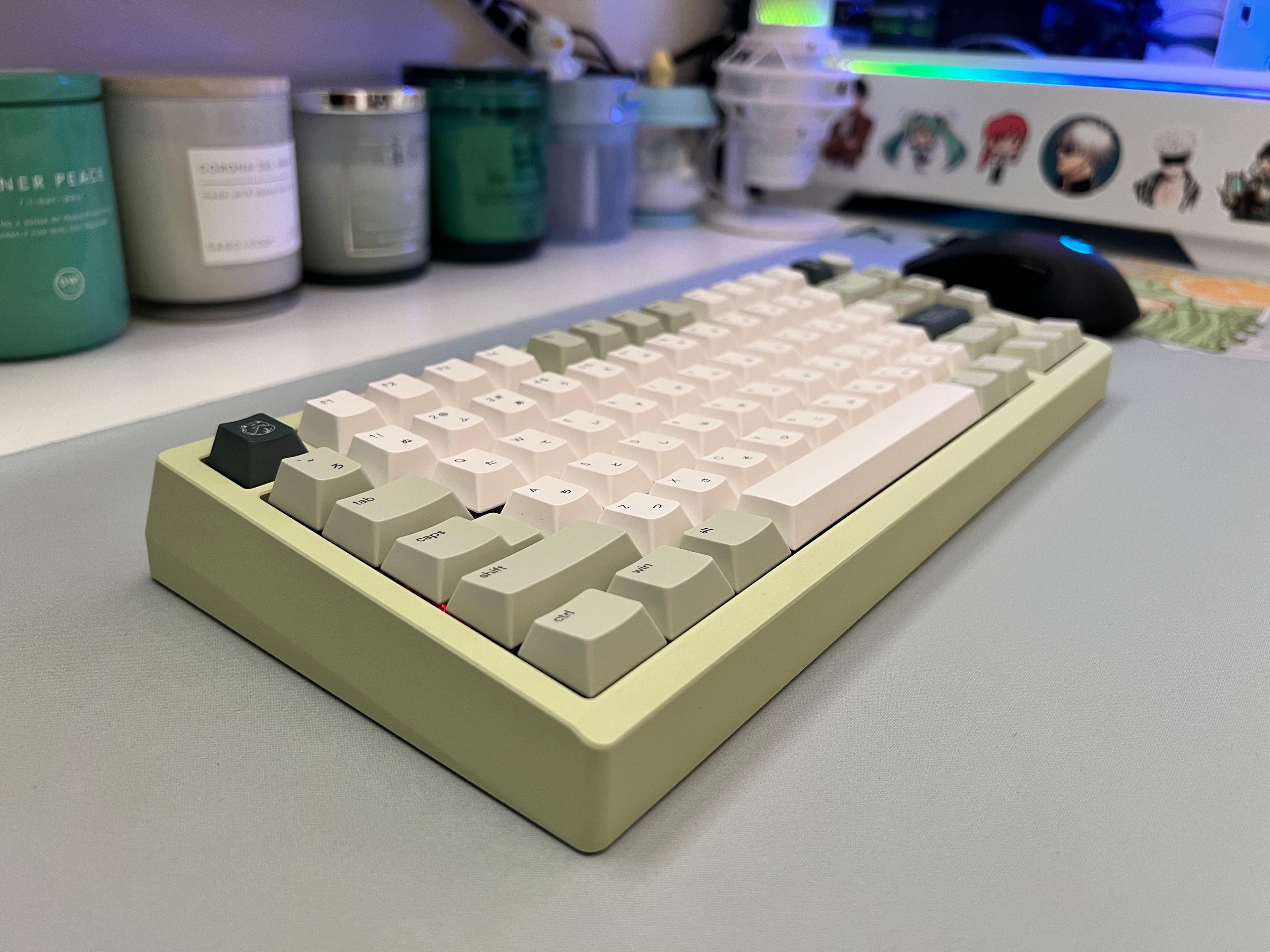 A left angle view of the Zoom 75.