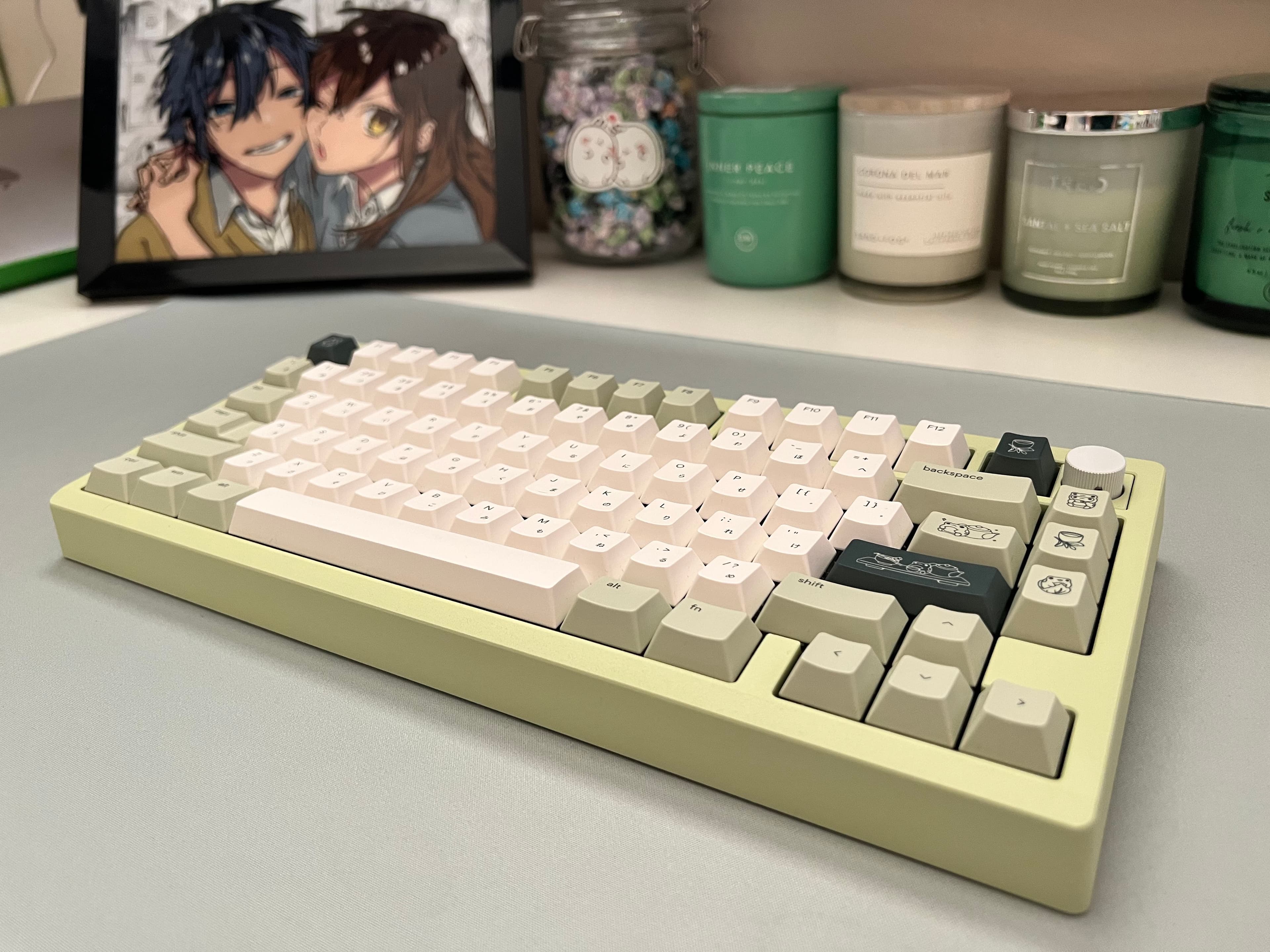 A right angle view of the Zoom 75.